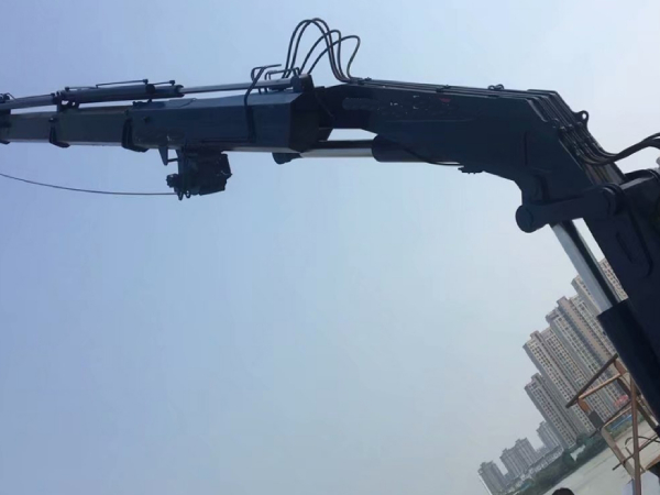 船用折臂吊如何適應(yīng)不同船體結(jié)構(gòu)？安裝有何要求？